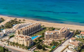 Beautiful 2-Bed first beach line apartment for 6
